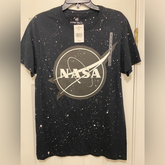 Graphic tee 5 shirt bundle new!! - Picture 3 of 7